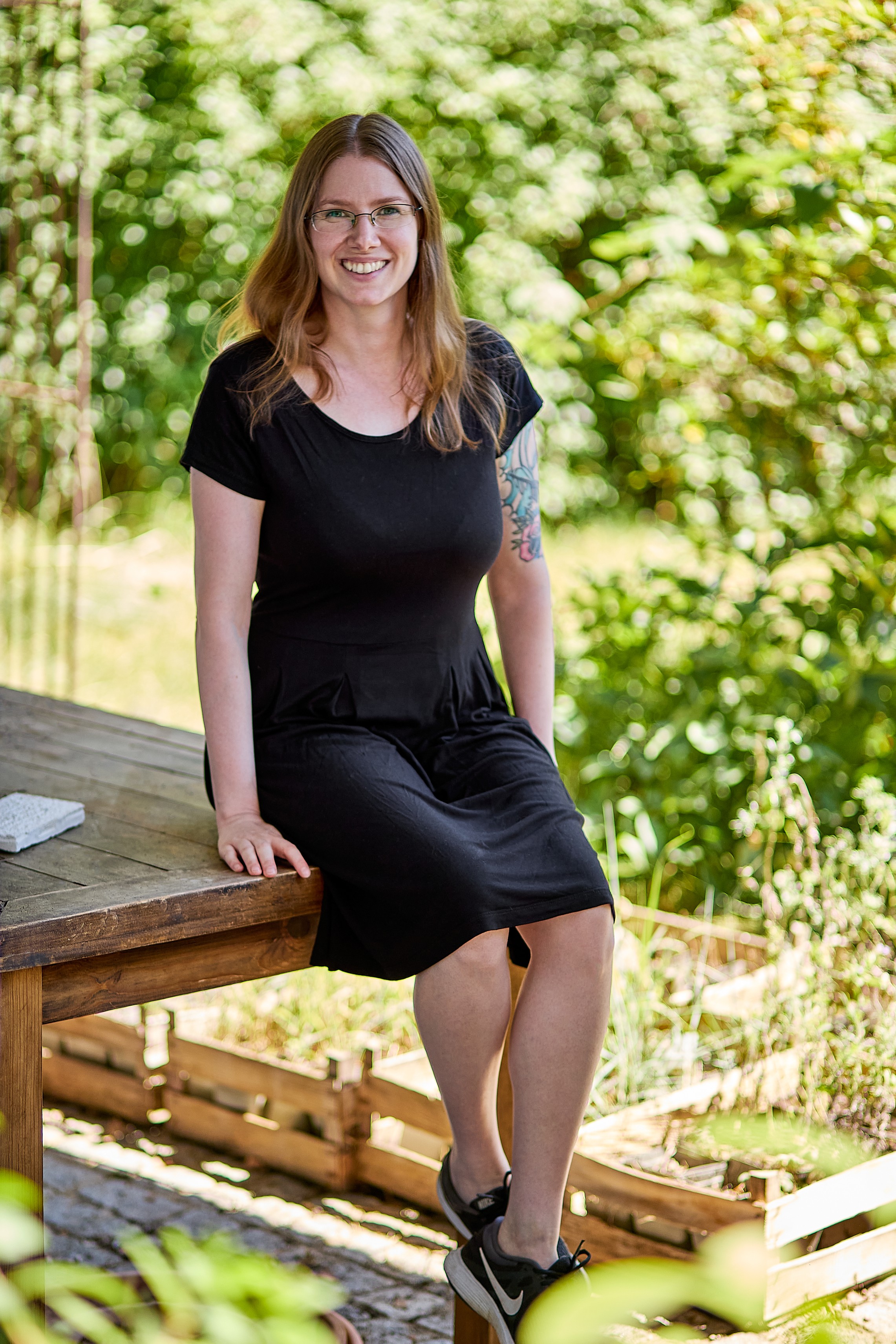 Porträt von Nora Grotstück, Gründerin von NG Gartendesign.